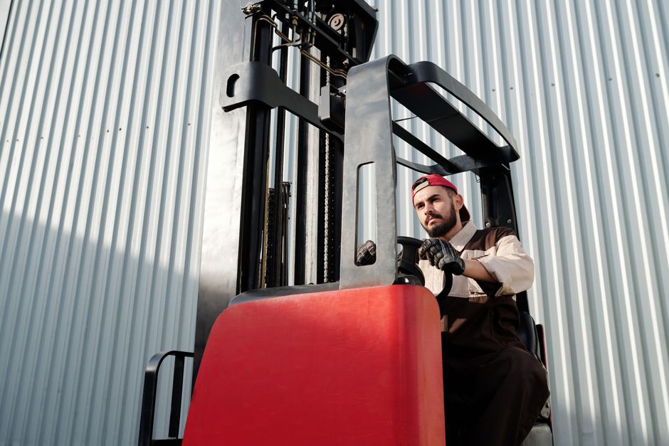 How Do I Choose the Right Forklift Capacity and Keep Loads From Exceeding It?